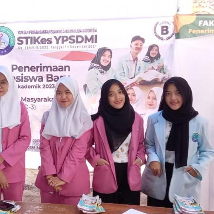 Kunjungan Mahasiswa STIKes YPSDMI Ke SMAN 5 Garut